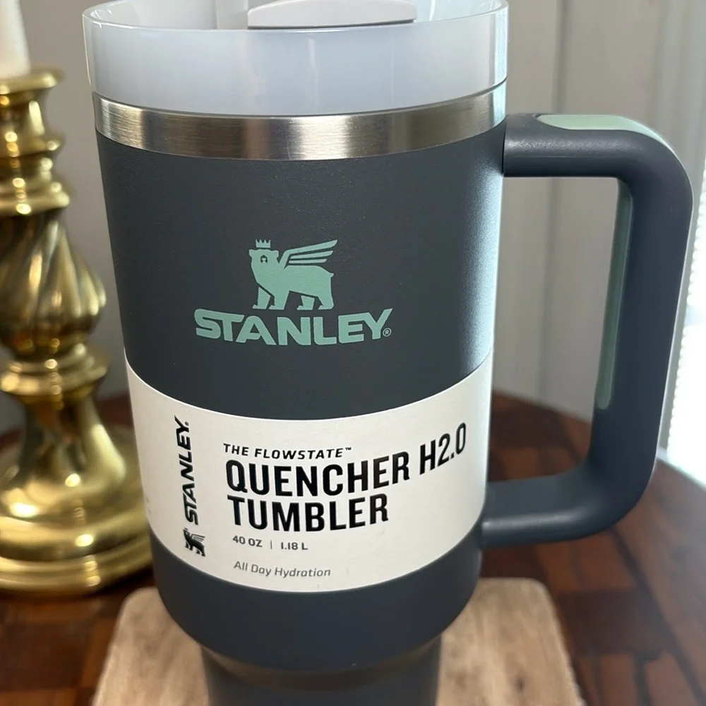 40 oz Stanley Quencher H20 tumbler - Picture 2 of 6